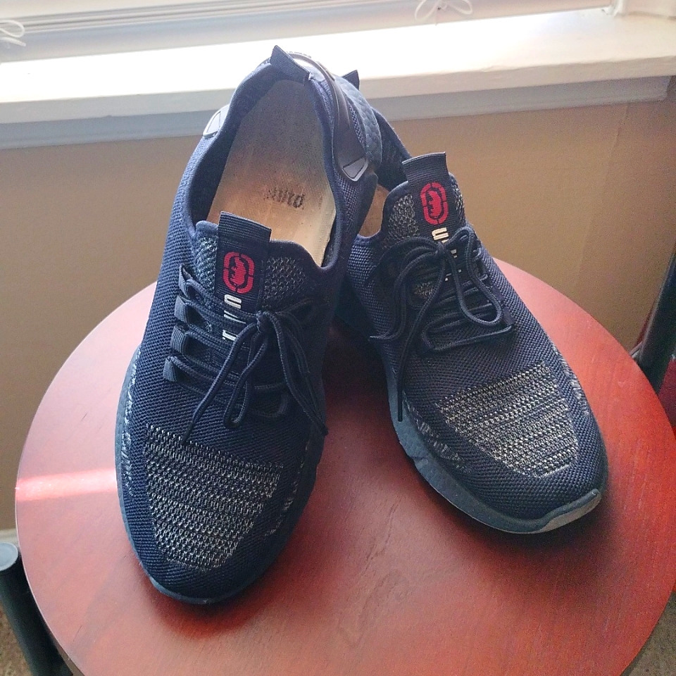 Mens Size 10 Blue Stretchy Woven Sneakers Unltd Brand
